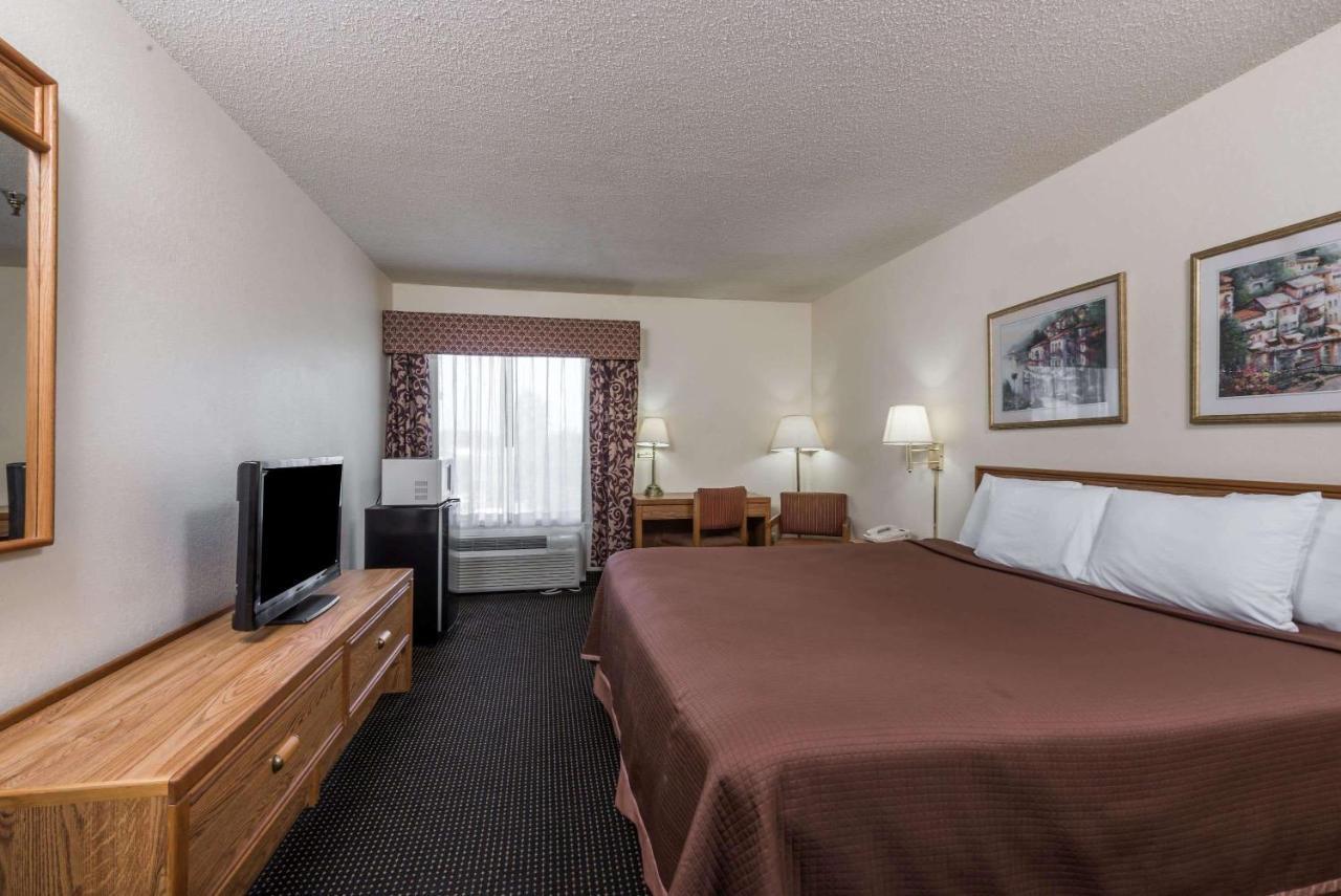 Howard Johnson By Wyndham Iowa La Εξωτερικό φωτογραφία