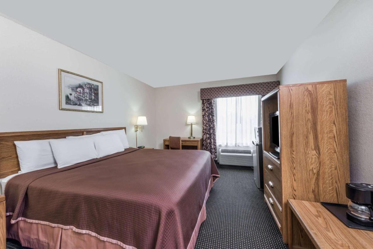 Howard Johnson By Wyndham Iowa La Εξωτερικό φωτογραφία